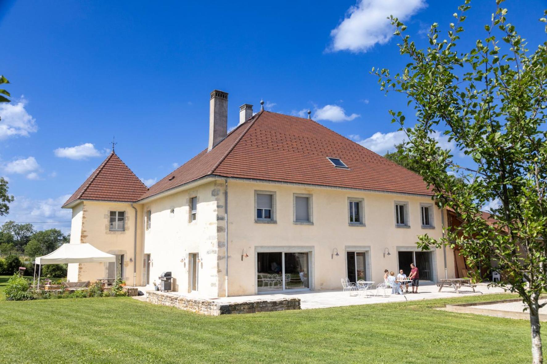 Le Relais Des Deux Tours Bed & Breakfast Brémondans Exterior photo