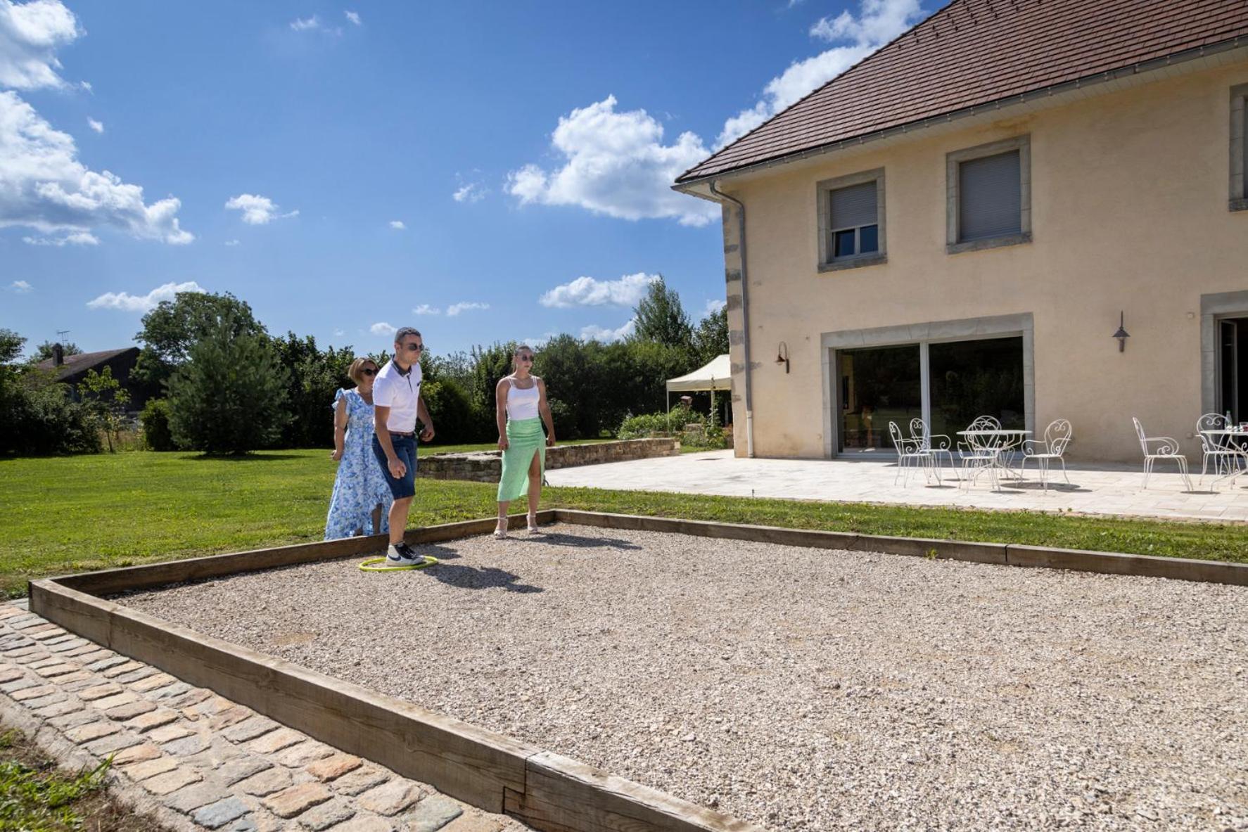 Le Relais Des Deux Tours Bed & Breakfast Brémondans Exterior photo