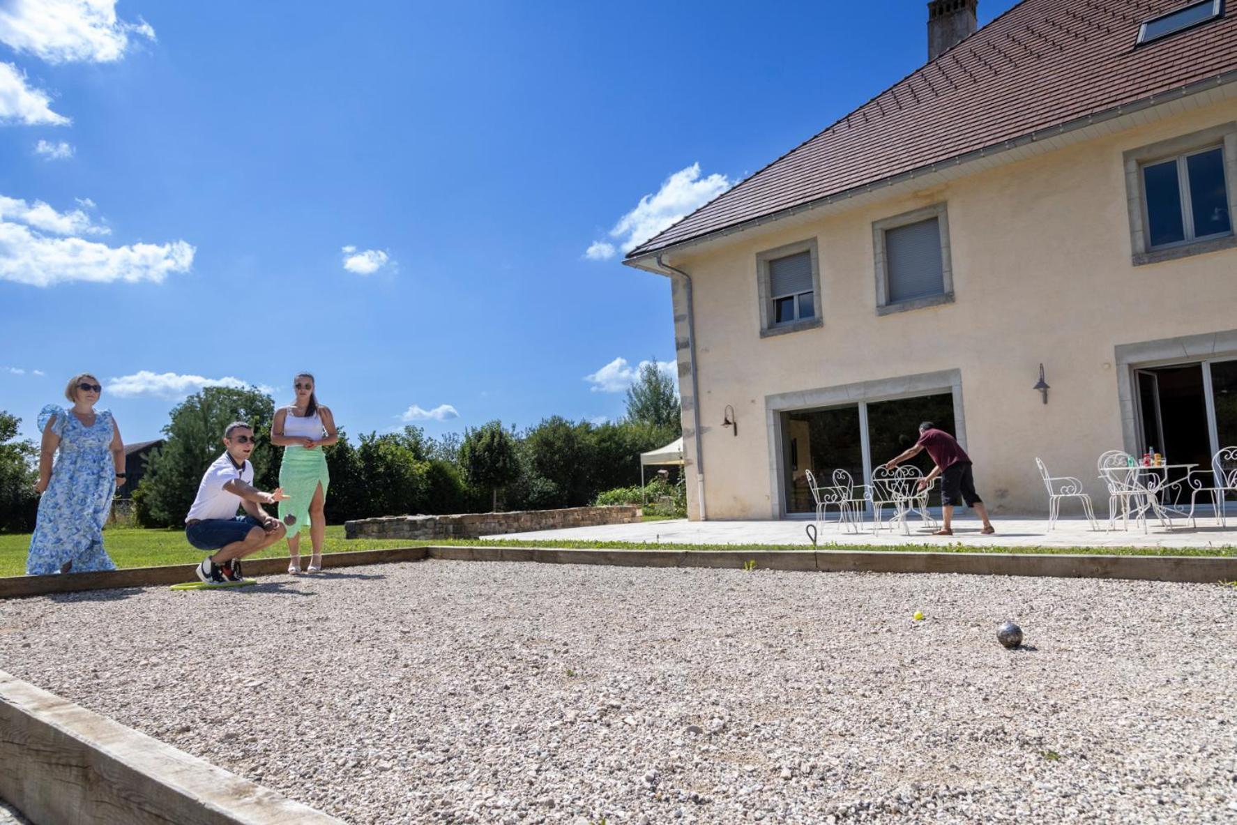 Le Relais Des Deux Tours Bed & Breakfast Brémondans Exterior photo