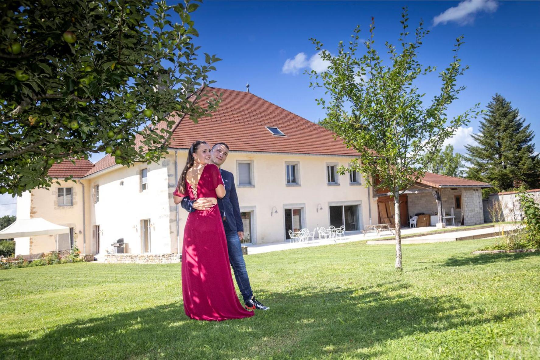 Le Relais Des Deux Tours Bed & Breakfast Brémondans Exterior photo