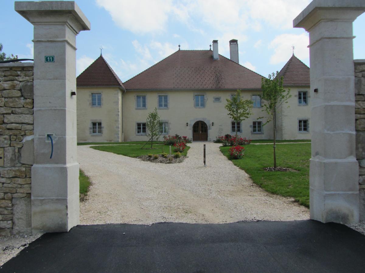 Le Relais Des Deux Tours Bed & Breakfast Brémondans Exterior photo