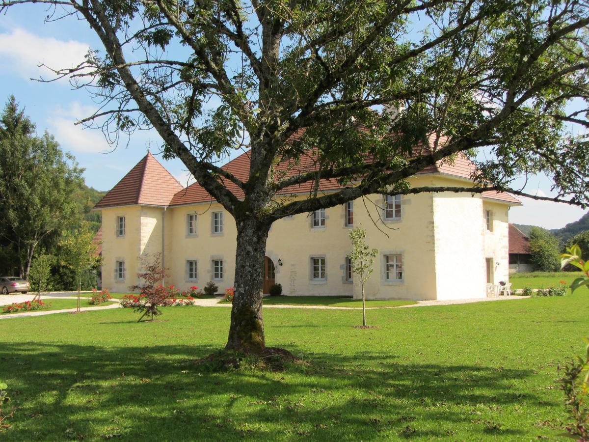 Le Relais Des Deux Tours Bed & Breakfast Brémondans Exterior photo