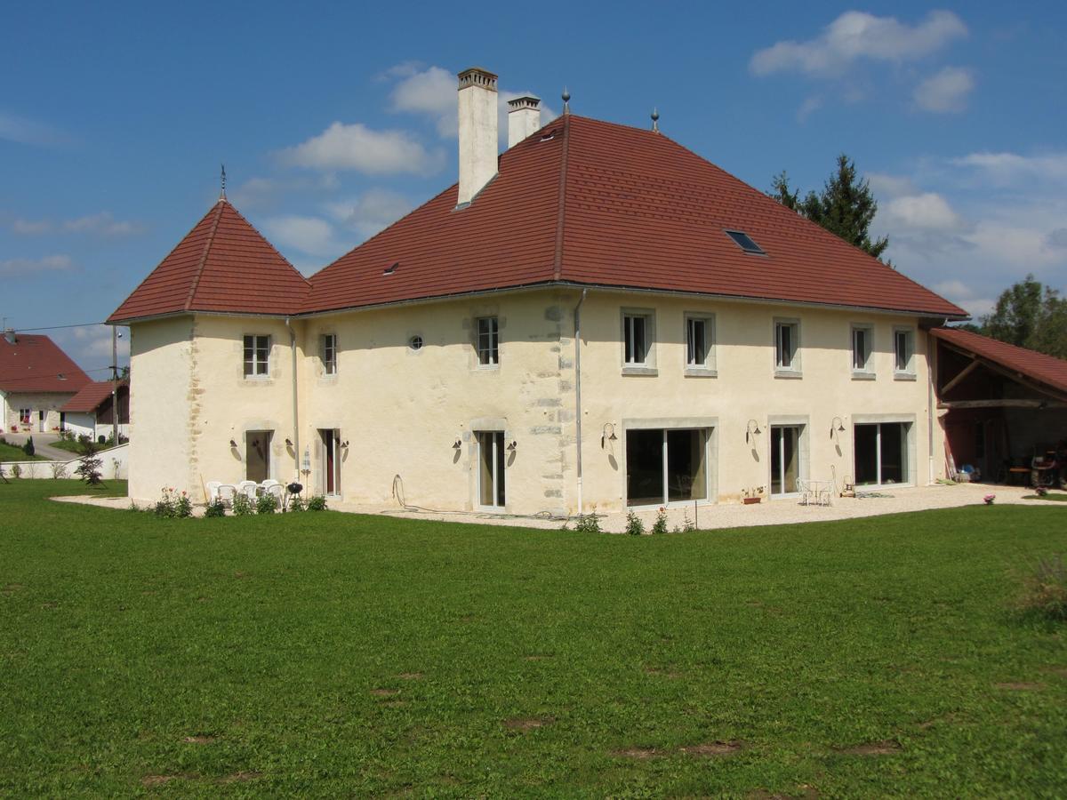 Le Relais Des Deux Tours Bed & Breakfast Brémondans Exterior photo