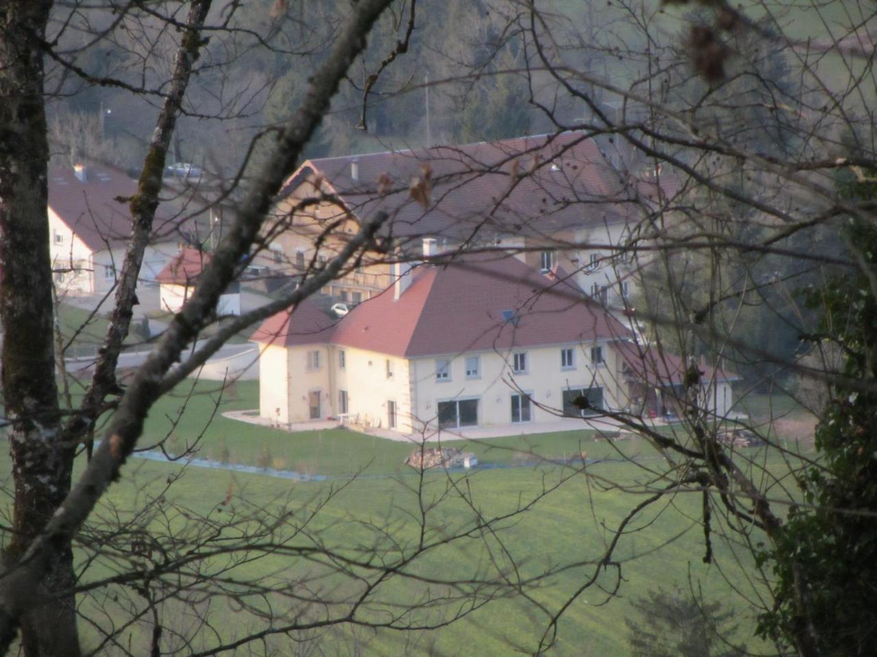 Le Relais Des Deux Tours Bed & Breakfast Brémondans Exterior photo